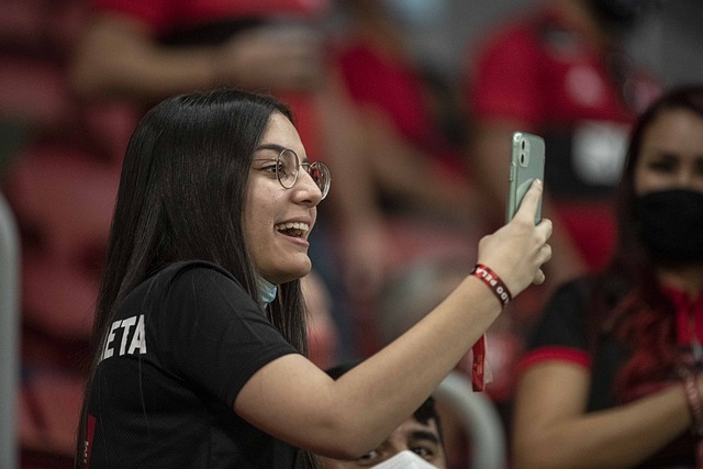 Gesänge, pyro, leidenschaft: Die rückkehr der fans in die bundesliga-stadien